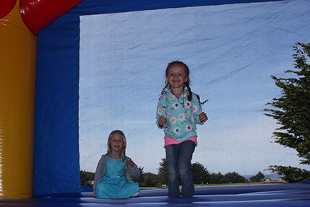 children playing inside the bounce house at Ed's Mini golf and arcade.