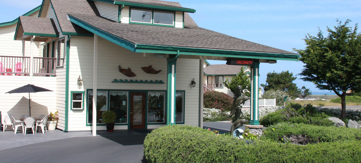 photo of the entrance to Emerald Dolphin. Easy in - out driveway with wheelchair access to the lobby.