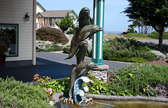 photo of the sculptured Dolphins Fountain in front of Emerald Dolphin Inn.