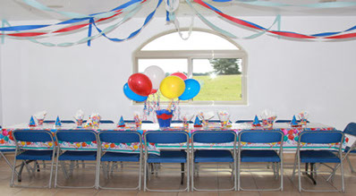 photo of table decorated for a party at the Party Room at the Ed's Mini Golf and Arcade.